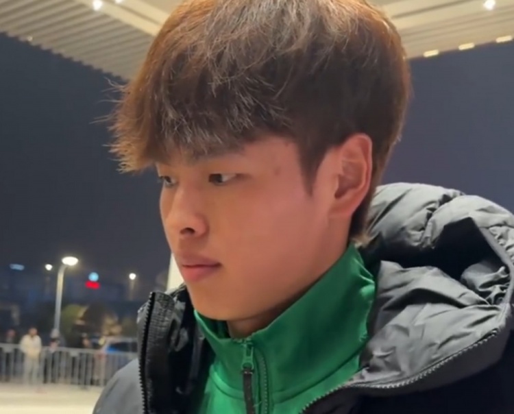 老虎机-邓捷夫：教练一直鼓励我要有信心，一开始有些紧张但慢慢就放松了