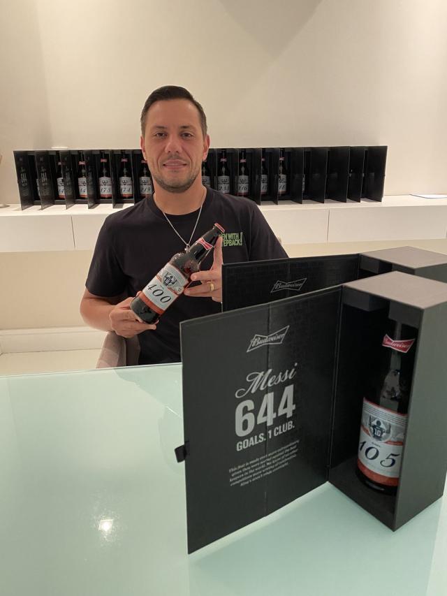 线上娱乐-我也创纪录！收21瓶破门啤酒 迭戈·阿尔维斯谢梅西